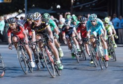 乐鱼体育官网入口-“武汉马拉松赛：世界级选手的极速对决”