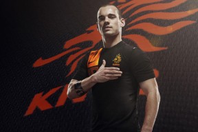 乐鱼体育在线官网-五大联赛助攻方式是否逐渐向地面渗透演变，五大联赛单赛季助攻最多记录